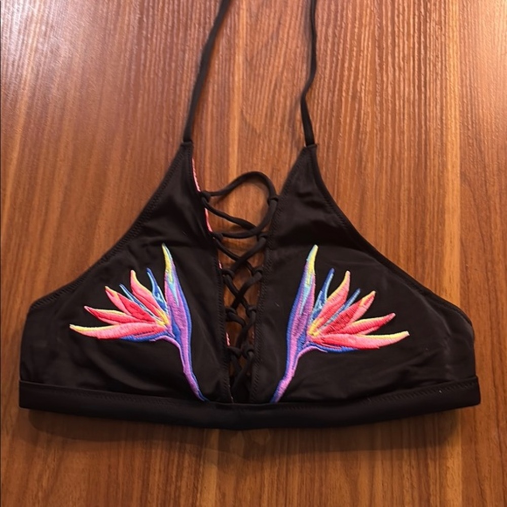 EUC PINK Victoria's Secret Black Halter Bikini Top with Stitched Design 🫧